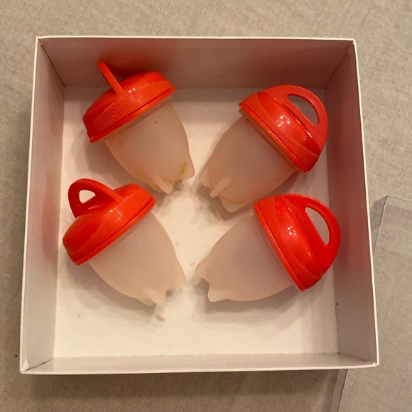 Egglettes poaching set | 4 silicone with lids - Picture 1 of 1